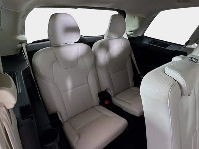 2021 Volvo XC90 T6 Momentum