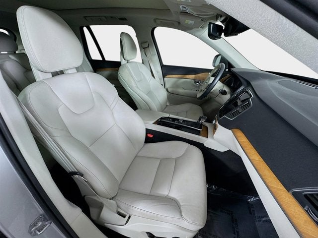 2021 Volvo XC90 T6 Momentum