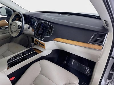 2021 Volvo XC90 T6 Momentum