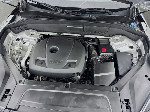 2021 Volvo XC90 T6 Momentum