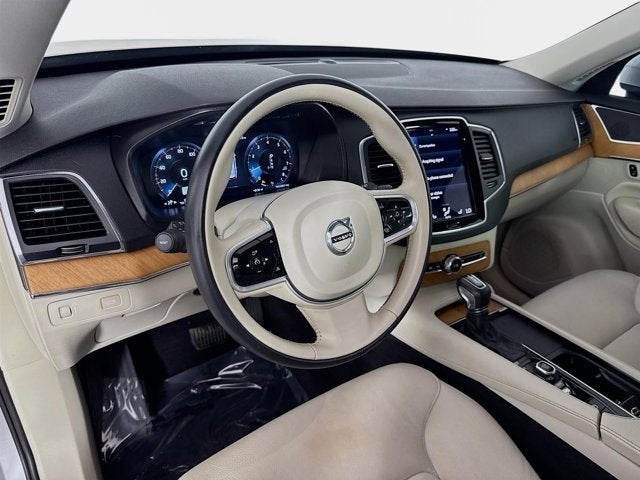 2021 Volvo XC90 T6 Momentum