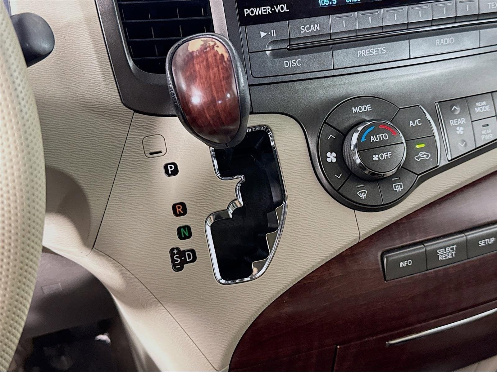 2011 Toyota Sienna XLE