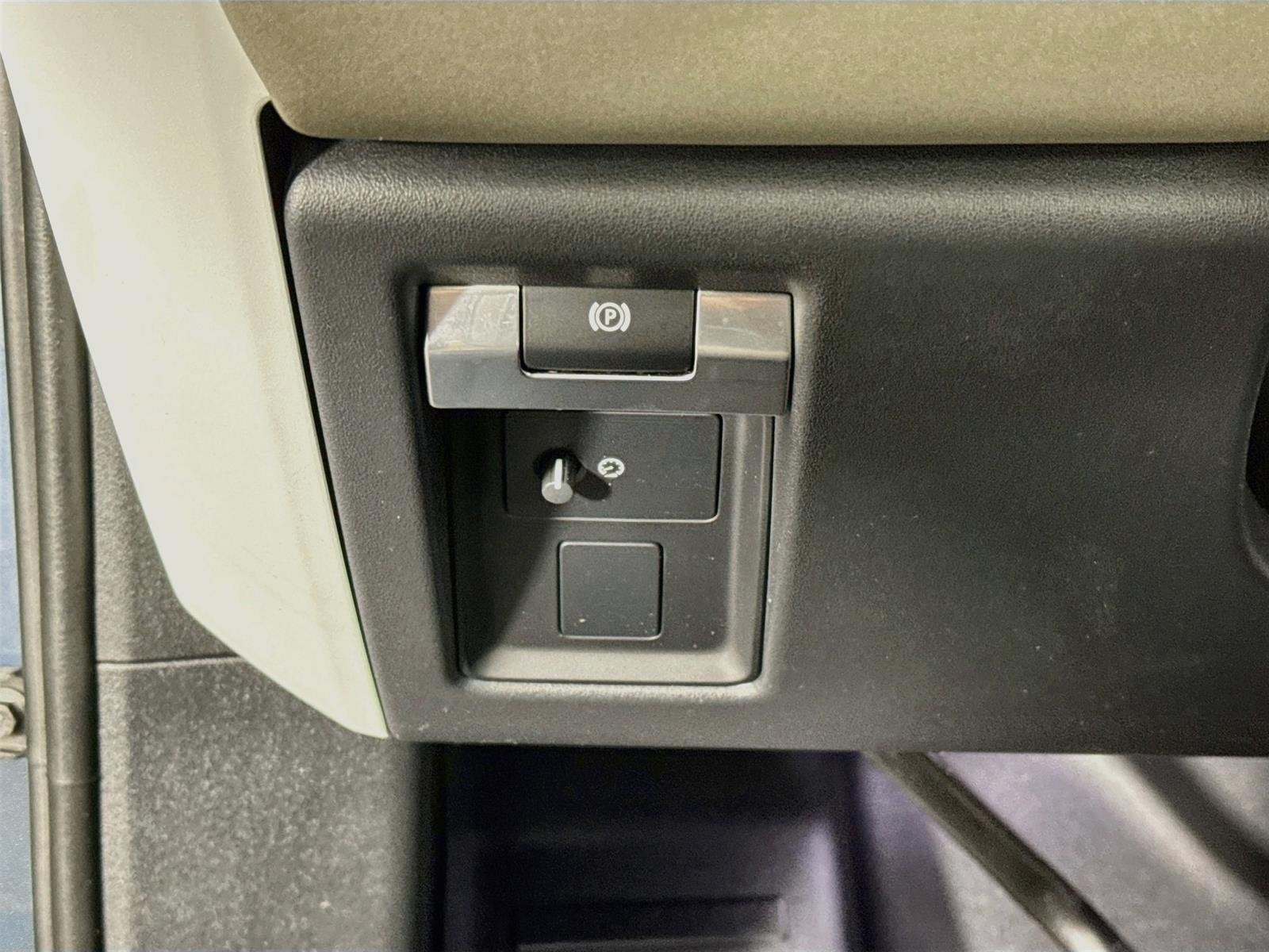 2023 Land Rover Defender S