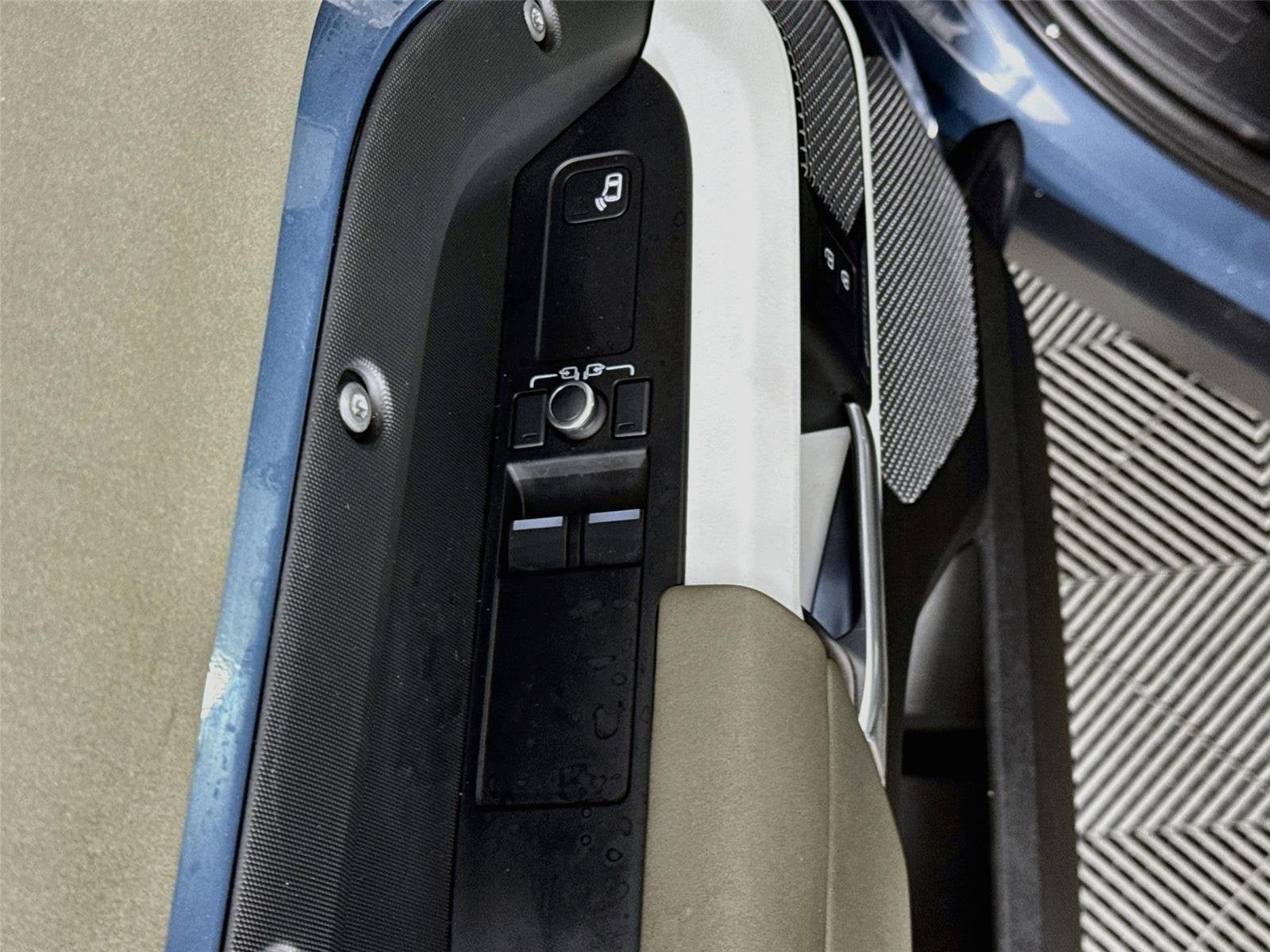 2023 Land Rover Defender S
