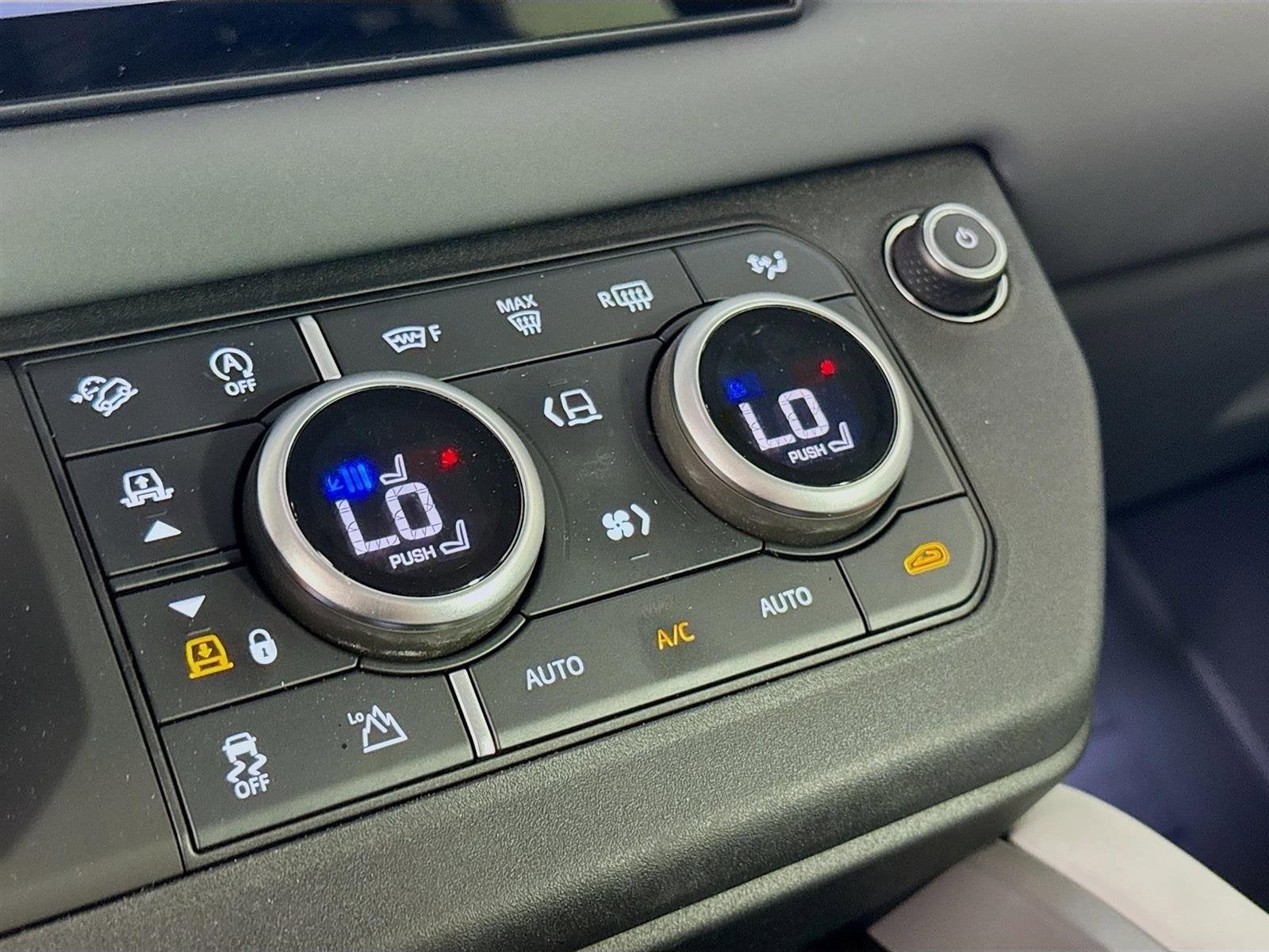 2025 Land Rover Defender V8