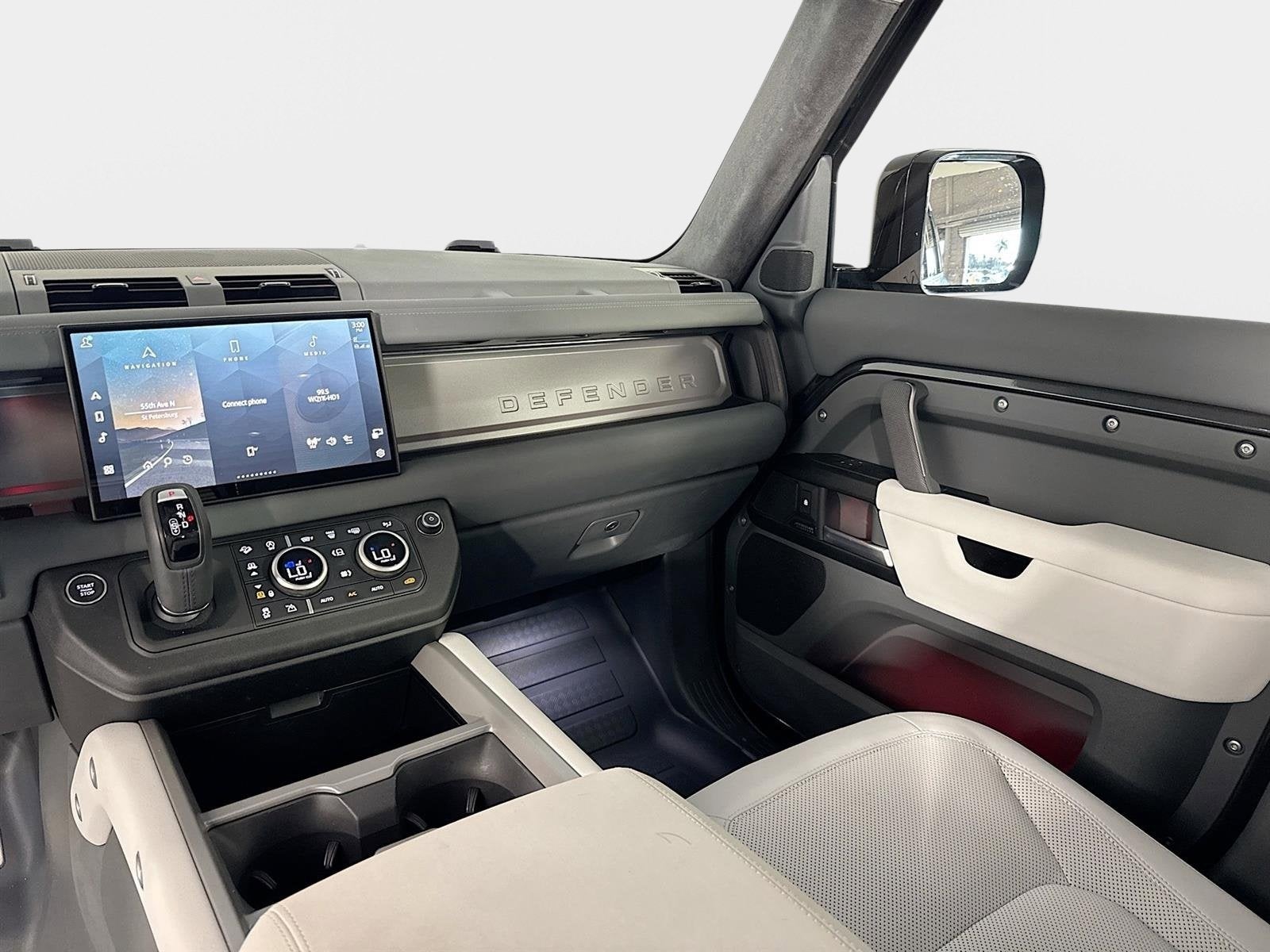 2025 Land Rover Defender V8