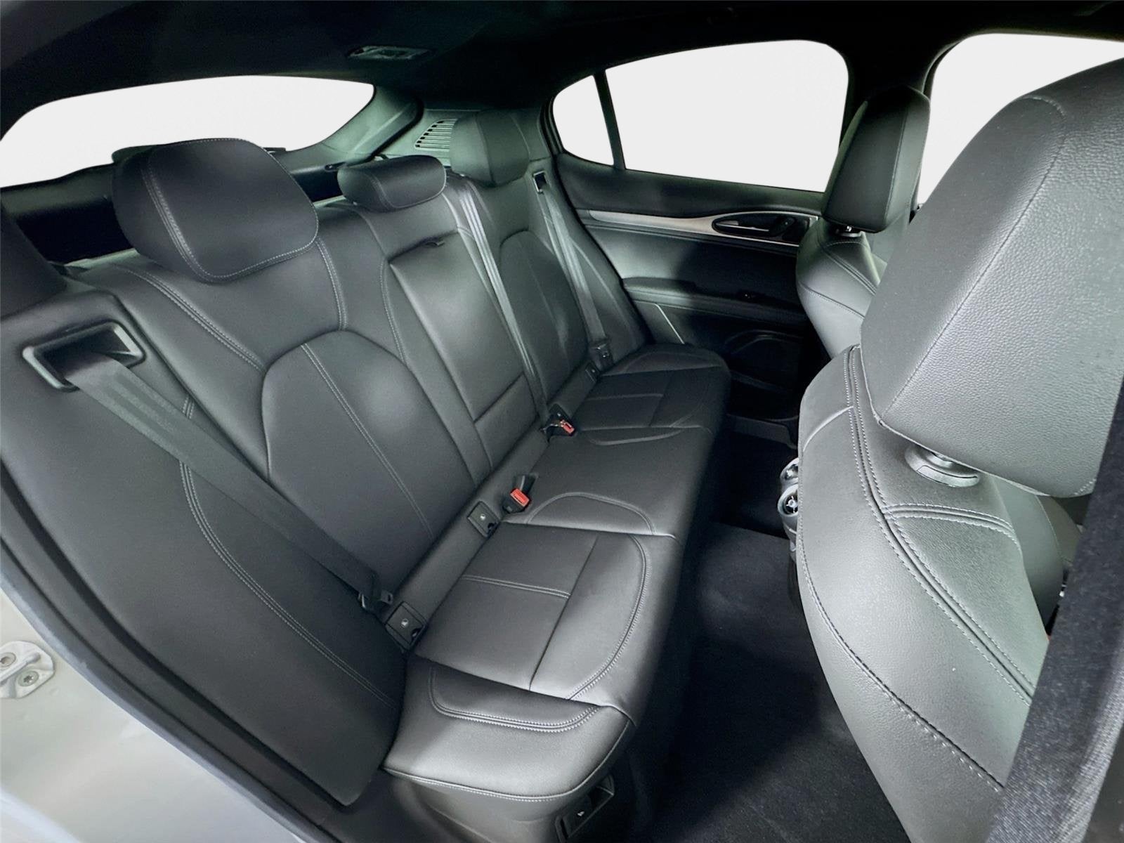 2025 Alfa Romeo Stelvio Base