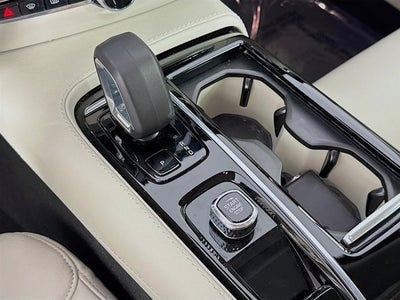 2024 Volvo S60 Recharge Plug-In Hybrid Plus Dark Theme