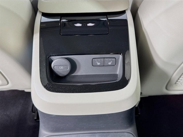 2024 Volvo S60 Recharge Plug-In Hybrid Plus Dark Theme