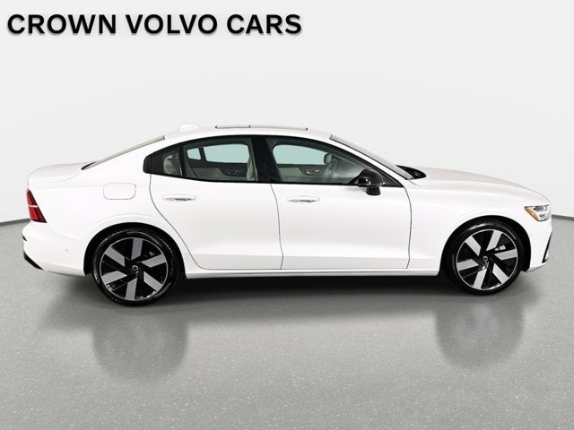 2024 Volvo S60 Recharge Plug-In Hybrid Plus Dark Theme