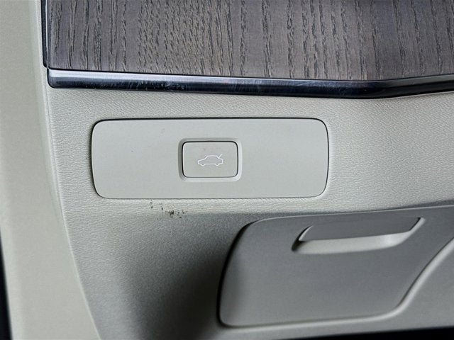 2024 Volvo XC90 Ultimate Bright Theme