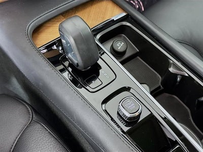 2024 Volvo XC90 Plus Bright Theme