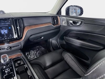 2023 Volvo XC60 Ultimate Dark Theme