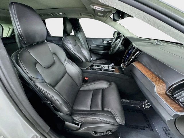 2023 Volvo XC60 Ultimate Dark Theme