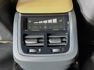 2023 Volvo XC60 Ultimate Dark Theme