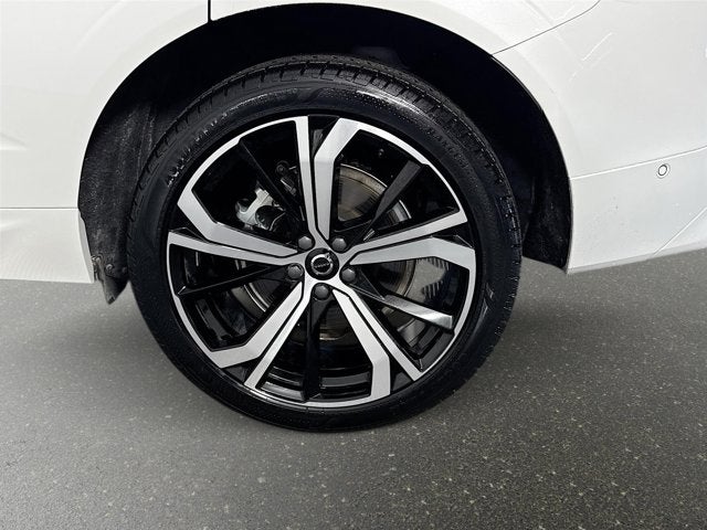 2023 Volvo XC60 Ultimate Dark Theme