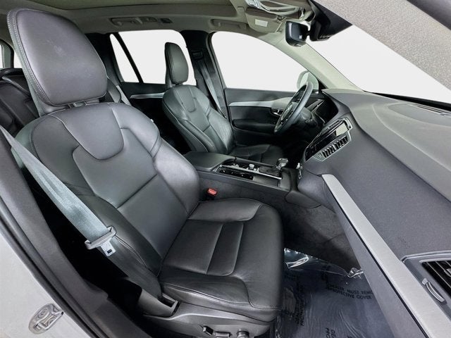 2022 Volvo XC90 Momentum