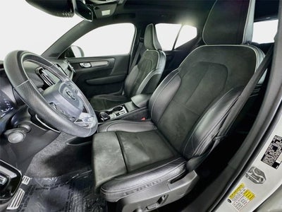 2020 Volvo XC40 R-Design