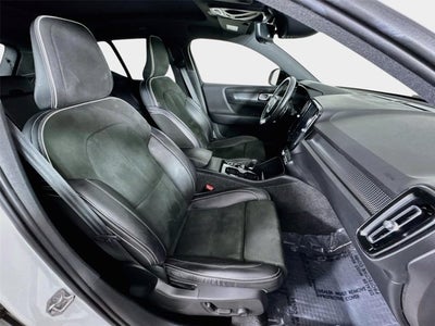 2020 Volvo XC40 R-Design