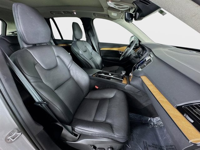 2022 Volvo XC90 Momentum