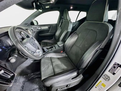 2020 Volvo XC40 R-Design