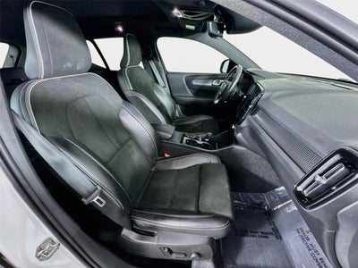 2020 Volvo XC40 R-Design