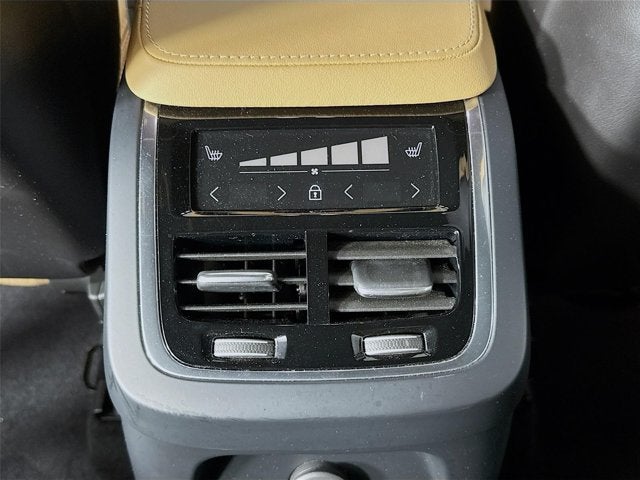 2023 Volvo XC90 Recharge Plug-In Hybrid Ultimate Bright Theme