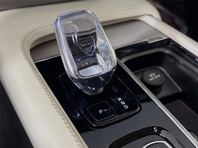 2024 Volvo XC90 Recharge Plug-In Hybrid Ultimate Bright Theme