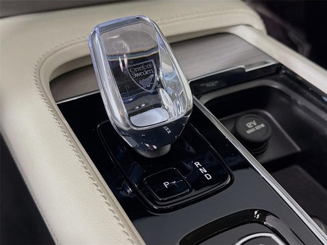 2024 Volvo XC90 Recharge Plug-In Hybrid Ultimate Bright Theme