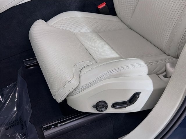 2024 Volvo XC90 Recharge Plug-In Hybrid Ultimate Bright Theme