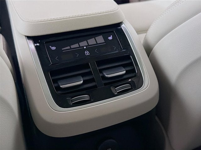 2024 Volvo XC90 Recharge Plug-In Hybrid Ultimate Bright Theme