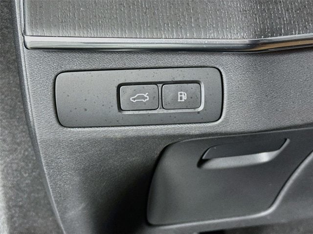 2024 Volvo XC90 Recharge Plug-In Hybrid Ultimate Bright Theme
