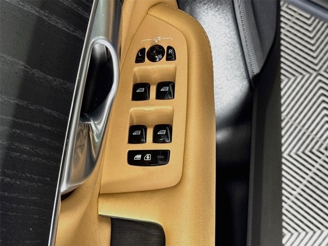 2024 Volvo XC90 Recharge Plug-In Hybrid Ultimate Bright Theme