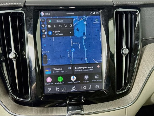 2024 Volvo XC60 Recharge Plug-In Hybrid Ultimate Dark Theme