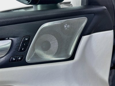 2024 Volvo XC60 Recharge Plug-In Hybrid Ultimate Dark Theme