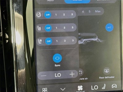 2024 Volvo XC60 Recharge Plug-In Hybrid Ultimate Dark Theme