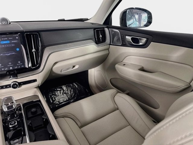 2024 Volvo XC60 Recharge Plug-In Hybrid Ultimate Dark Theme