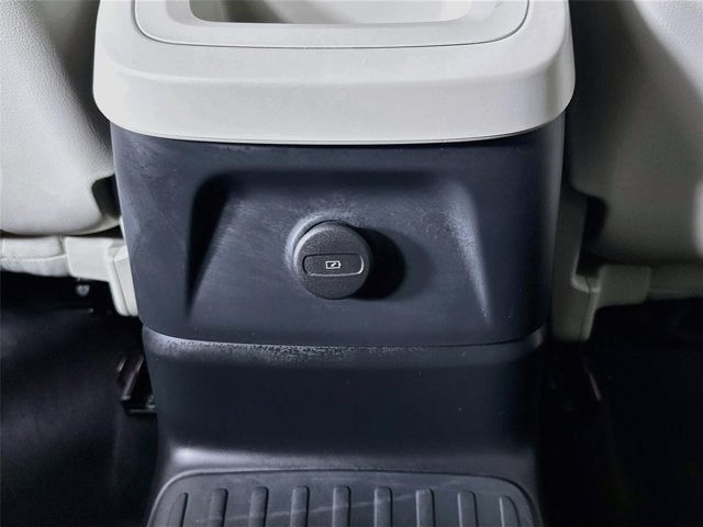 2024 Volvo XC60 Recharge Plug-In Hybrid Ultimate Dark Theme