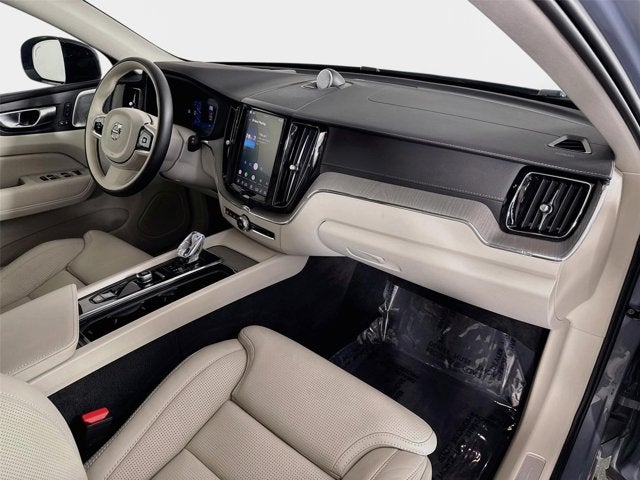2024 Volvo XC60 Recharge Plug-In Hybrid Ultimate Dark Theme
