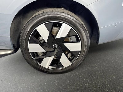 2024 Volvo XC60 Recharge Plug-In Hybrid Ultimate Dark Theme