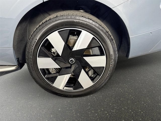 2024 Volvo XC60 Recharge Plug-In Hybrid Ultimate Dark Theme
