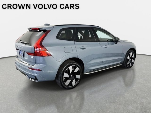 2024 Volvo XC60 Recharge Plug-In Hybrid Ultimate Dark Theme