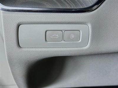 2024 Volvo XC60 Recharge Plug-In Hybrid Ultimate Dark Theme