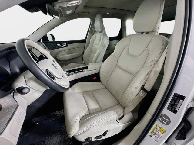 2024 Volvo XC60 Recharge Plug-In Hybrid Ultimate Dark Theme