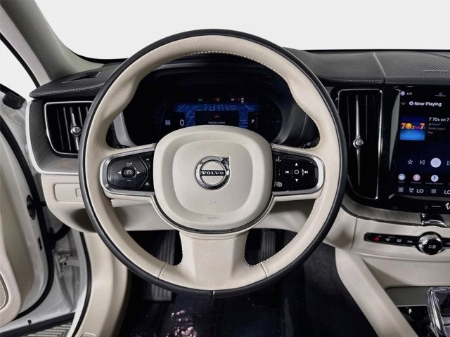 2024 Volvo XC60 Recharge Plug-In Hybrid Ultimate Dark Theme