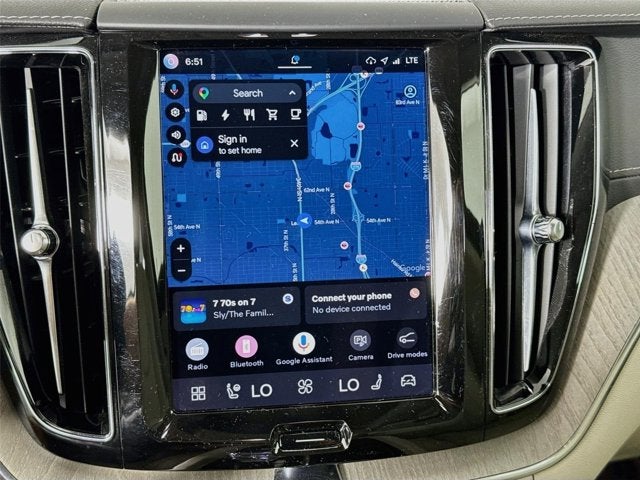 2024 Volvo XC60 Recharge Plug-In Hybrid Ultimate Dark Theme