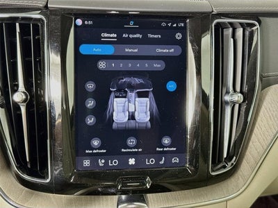 2024 Volvo XC60 Recharge Plug-In Hybrid Ultimate Dark Theme