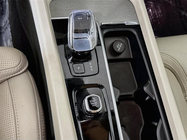 2024 Volvo XC60 Recharge Plug-In Hybrid Ultimate Dark Theme