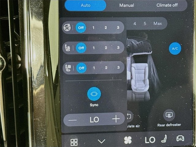 2024 Volvo XC60 Recharge Plug-In Hybrid Ultimate Dark Theme