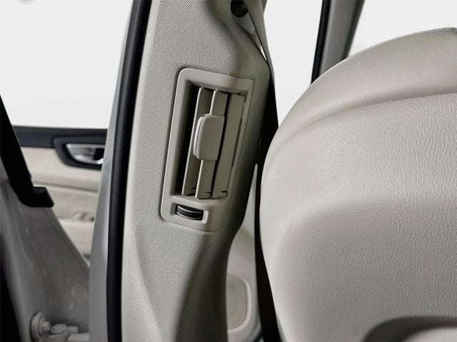 2024 Volvo XC60 Recharge Plug-In Hybrid Ultimate Dark Theme